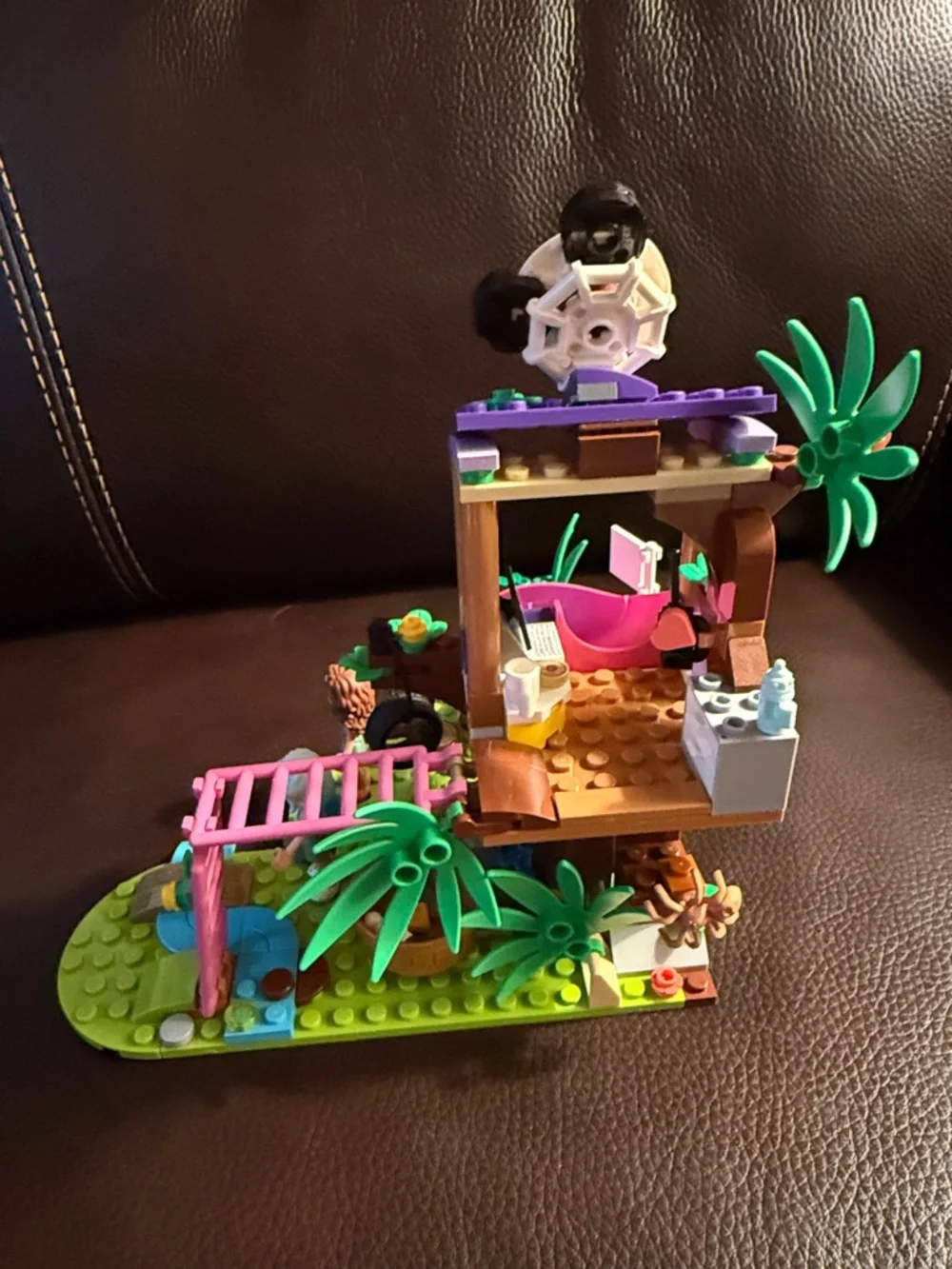 Lego friends 41422 Panda Jungle Tree House.
